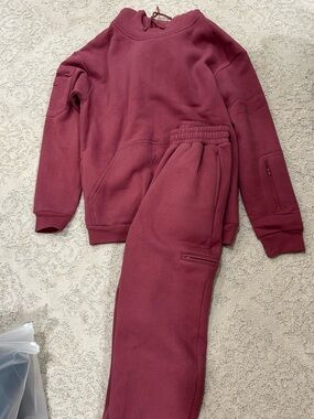 Comfrt berry Fleece Jogger airplane mode set